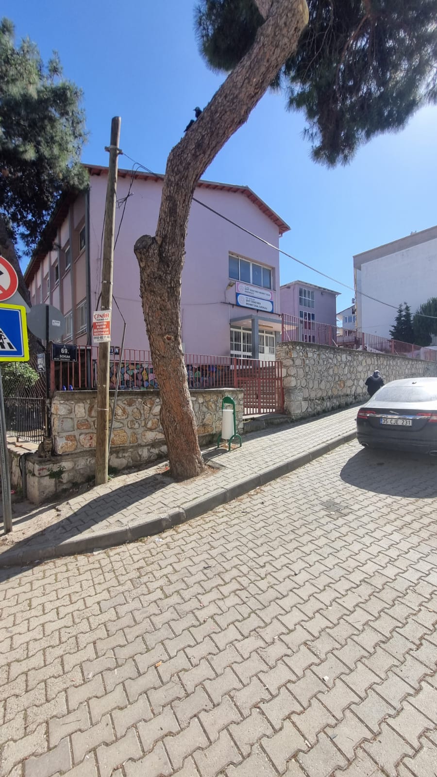 SEFERİHİSAR'IN TAM KALBİNDE LOCATE DEN SATILIK 3+1 FİYAT DÜŞTÜ